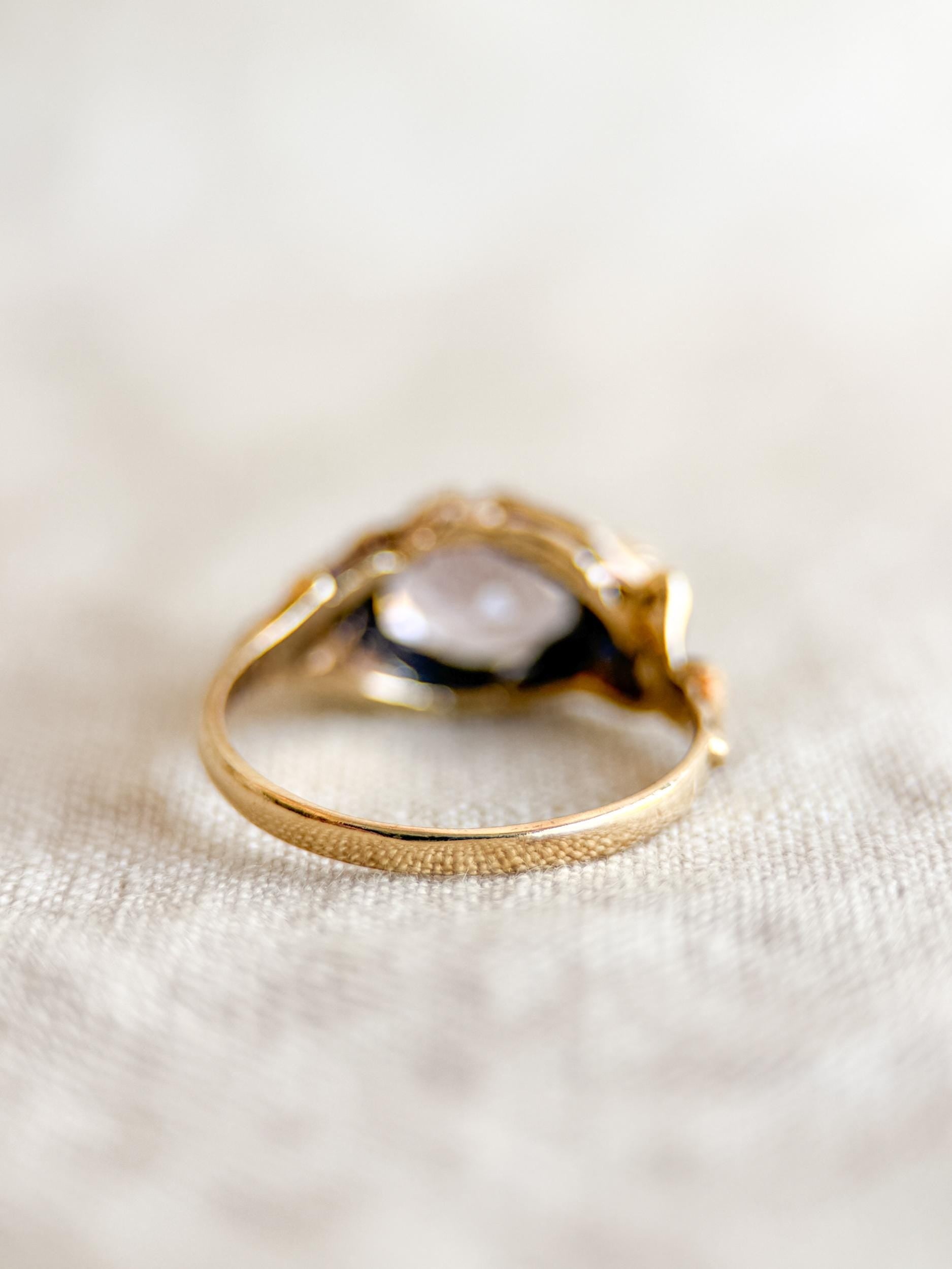 Vintage Purple Amethyst Pearl Sculptural Figure Gemstone Ring in 14k Gold, Antique Jewelry from the 1970s