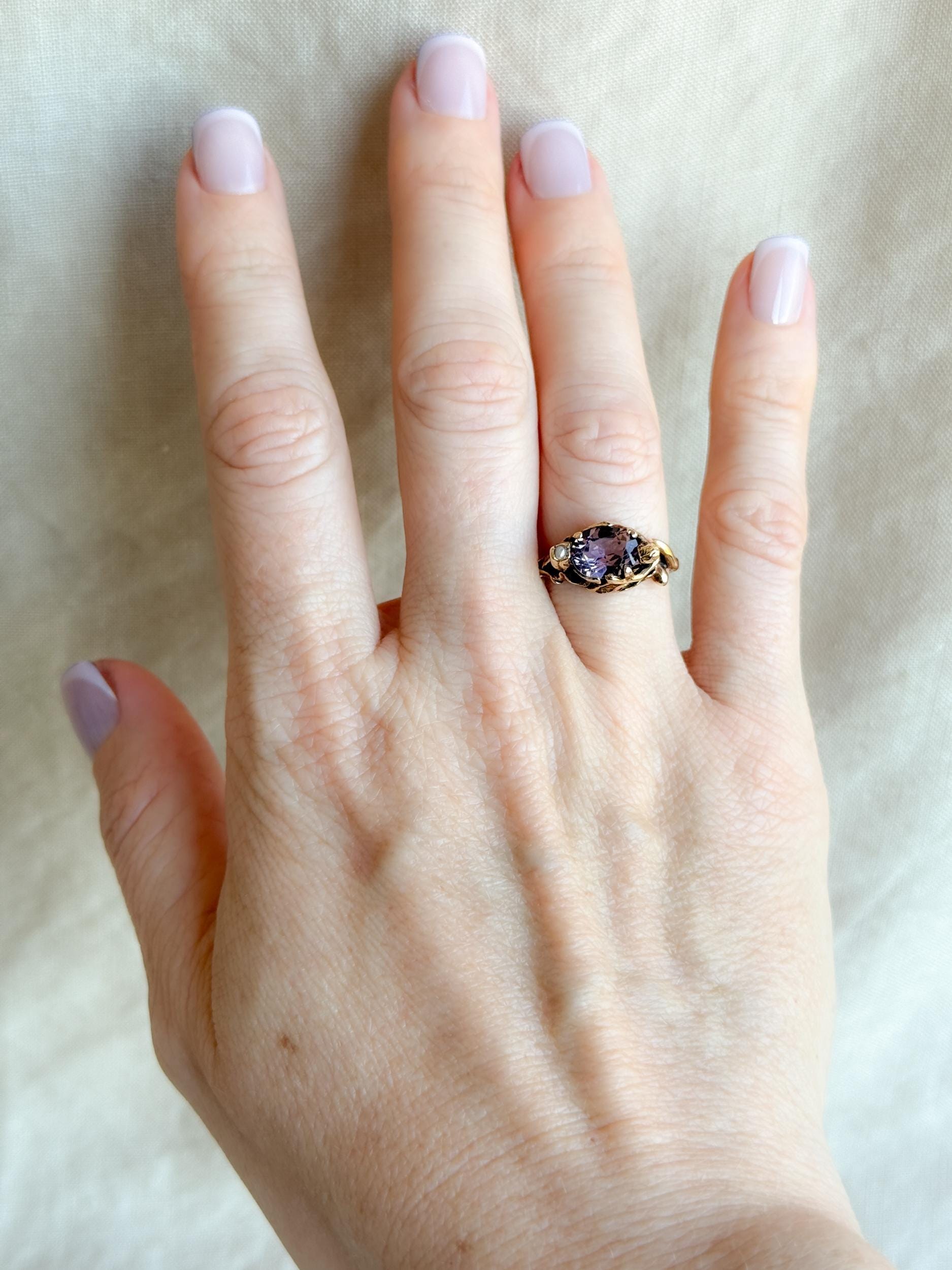 Vintage Purple Amethyst Pearl Sculptural Figure Gemstone Ring in 14k Gold, Antique Jewelry from the 1970s