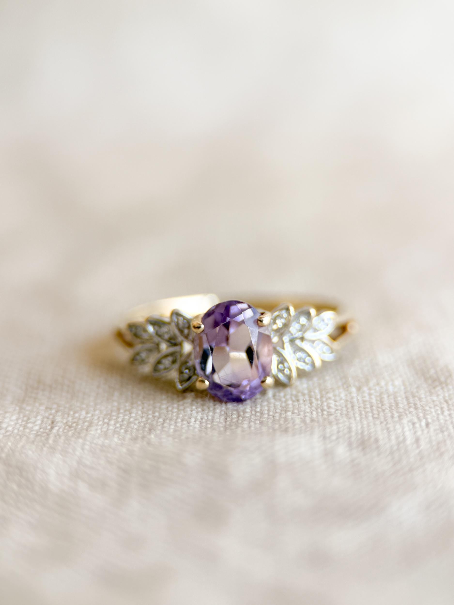 Vintage 1990s Oval Amethyst Ring - 14k Gold Statement Piece, Retro Floral Cocktail Jewelry