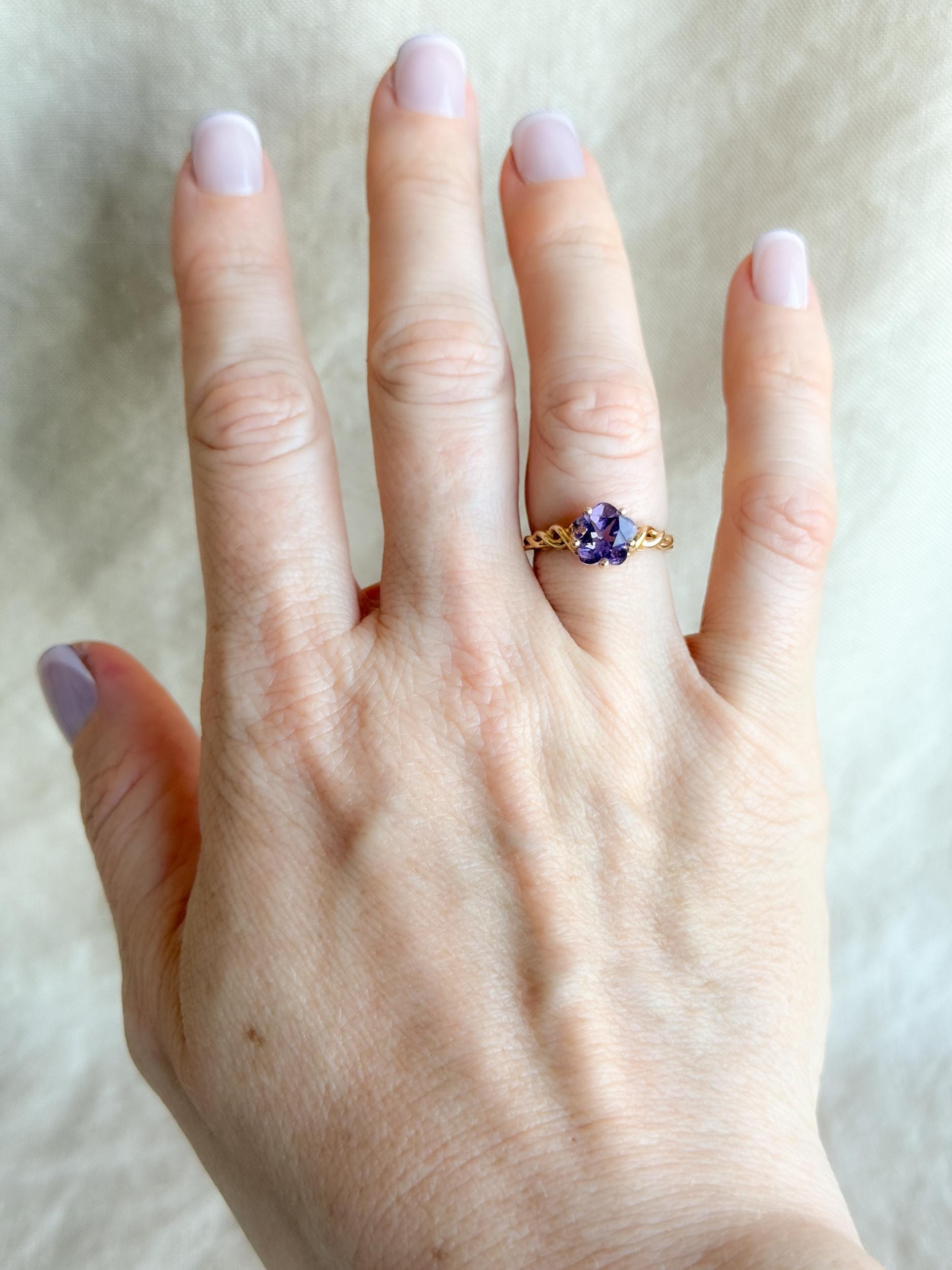 Vintage 1990s Floral Cut Amethyst Ring - 14k Gold Statement Piece, Retro Style Cocktail Jewelry