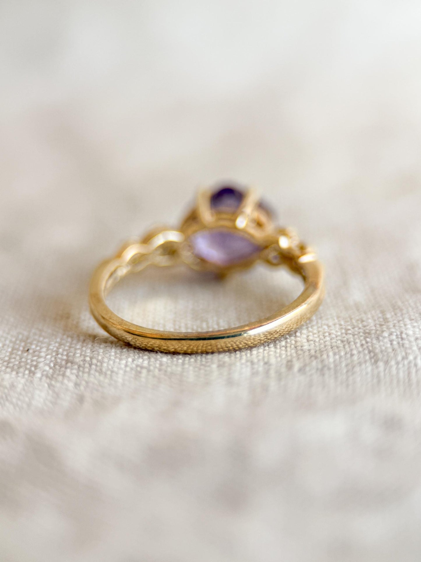 Vintage 1990s Floral Cut Amethyst Ring - 14k Gold Statement Piece, Retro Style Cocktail Jewelry
