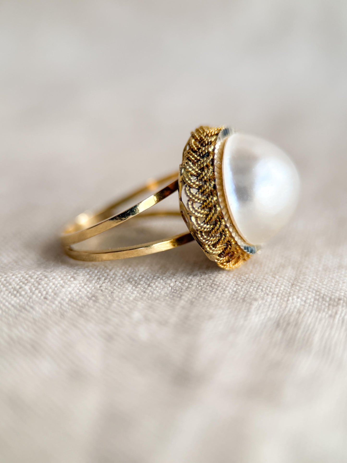 Elegant 1970s Mabe Pearl Solitaire Cocktail Ring - 14k Gold Vintage Statement Jewelry