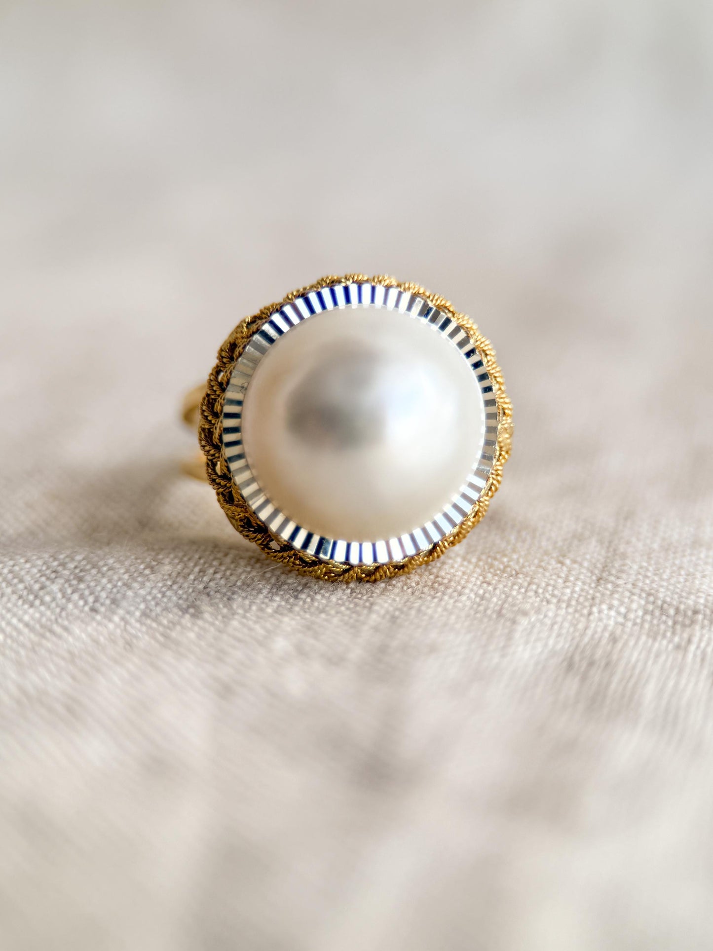Elegant 1970s Mabe Pearl Solitaire Cocktail Ring - 14k Gold Vintage Statement Jewelry