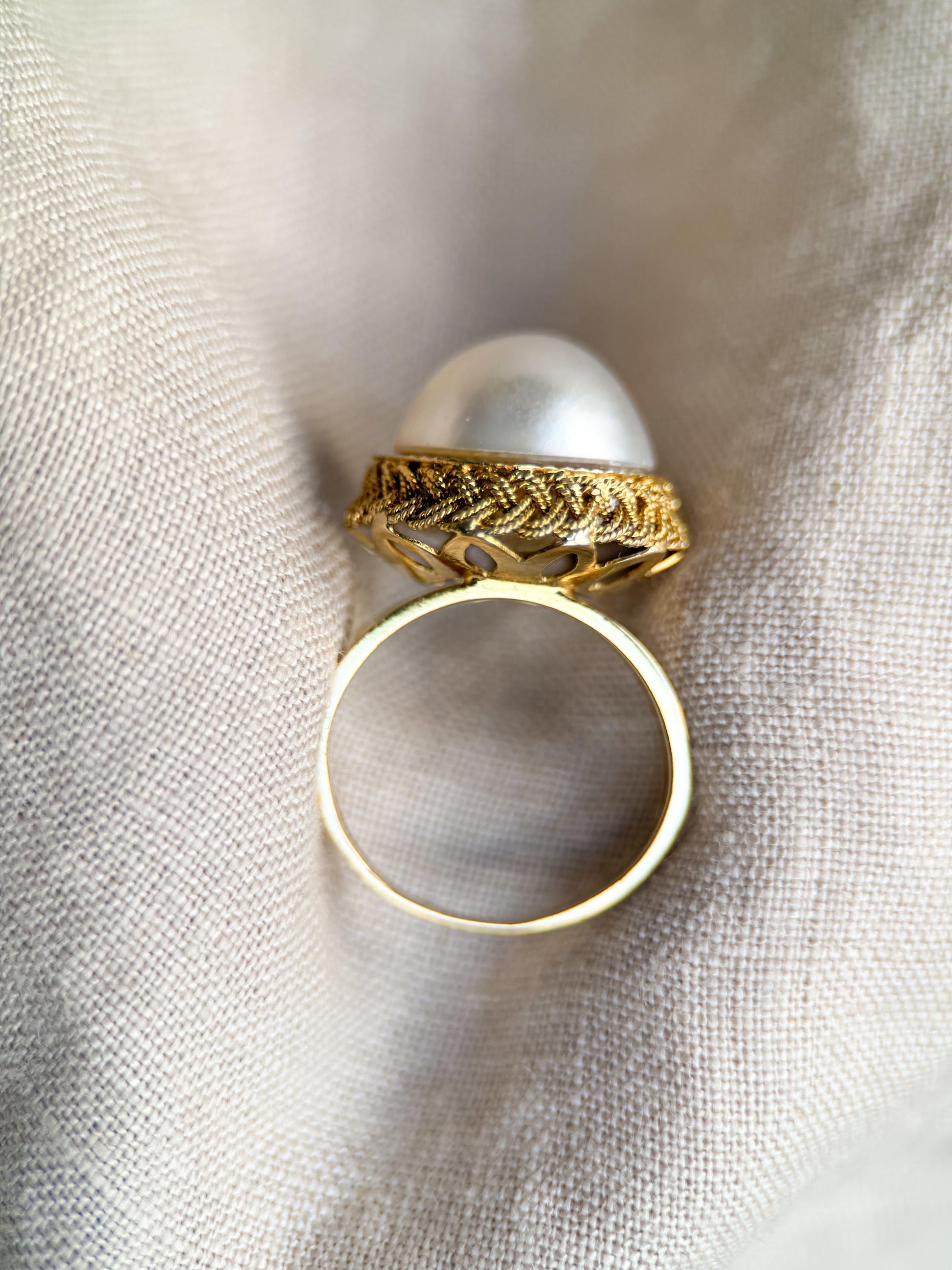 Elegant 1970s Mabe Pearl Solitaire Cocktail Ring - 14k Gold Vintage Statement Jewelry