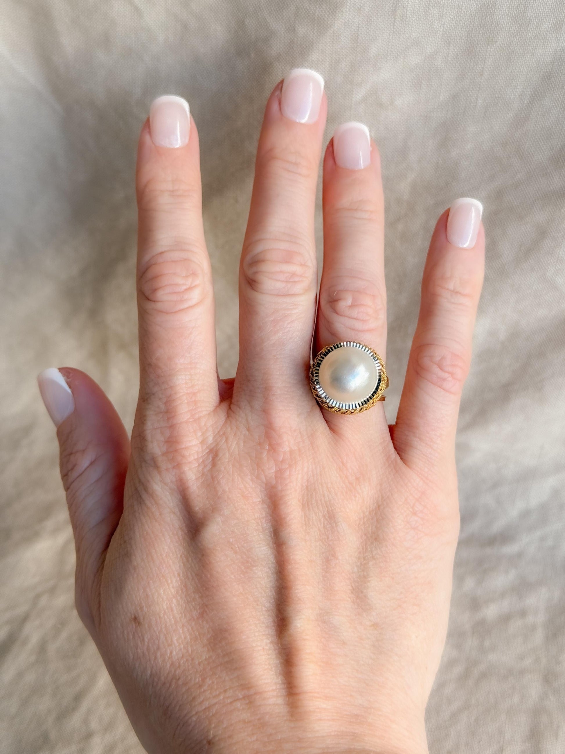 Elegant 1970s Mabe Pearl Solitaire Cocktail Ring - 14k Gold Vintage Statement Jewelry