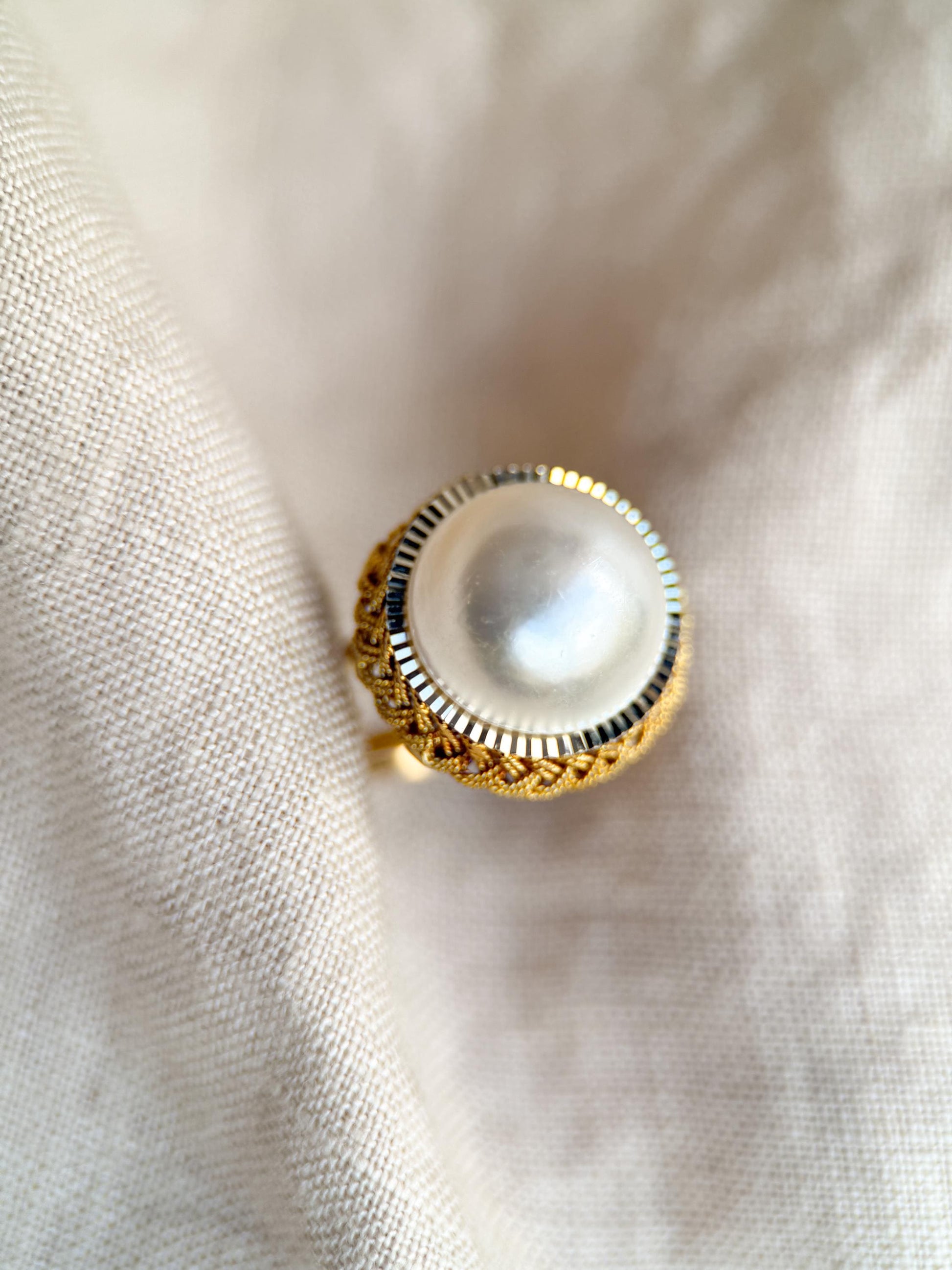 Elegant 1970s Mabe Pearl Solitaire Cocktail Ring - 14k Gold Vintage Statement Jewelry