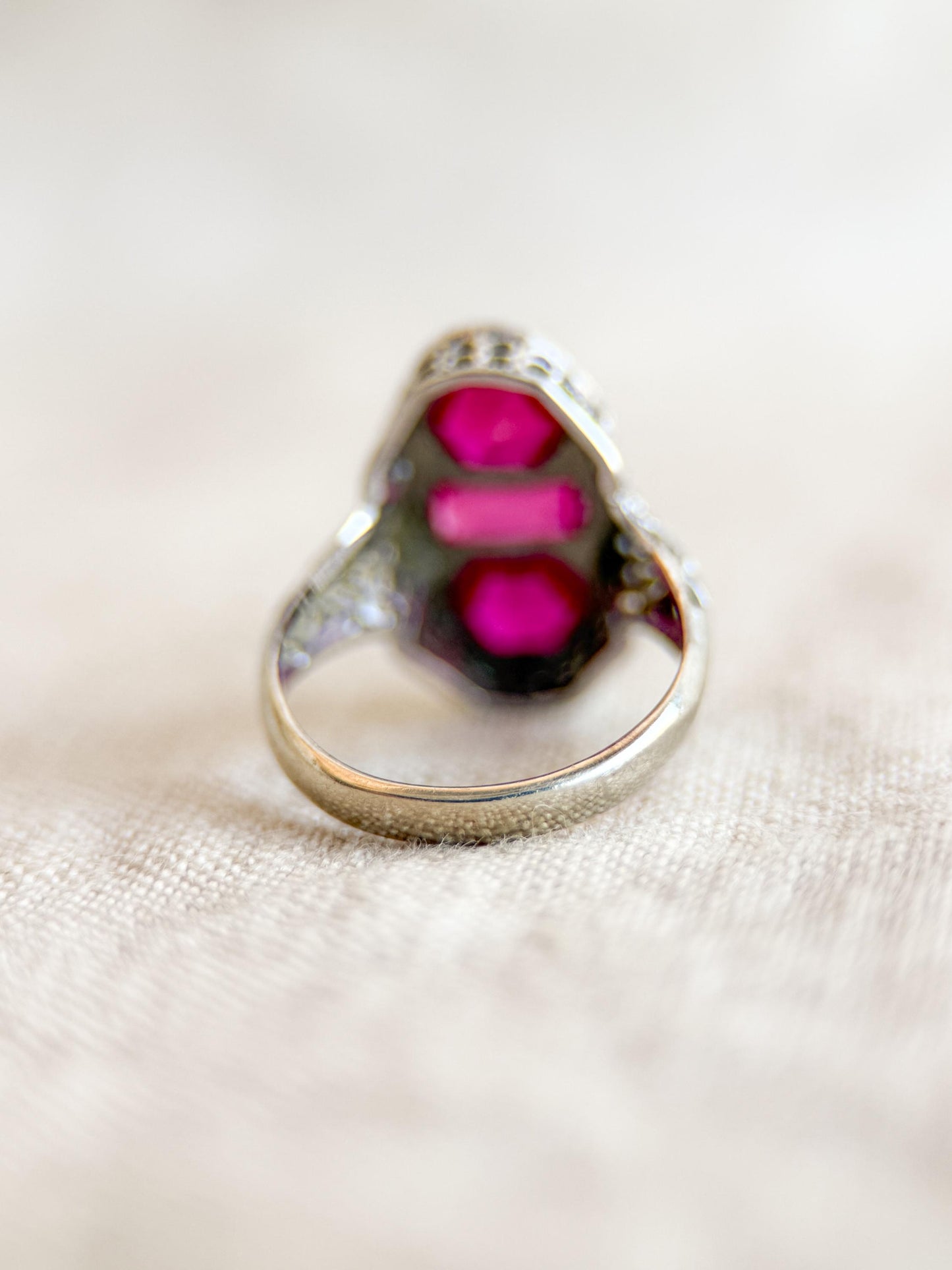Vintage Ruby Gemstone Filigree Ring in 14k White Gold, Antique Jewelry from the 1920s