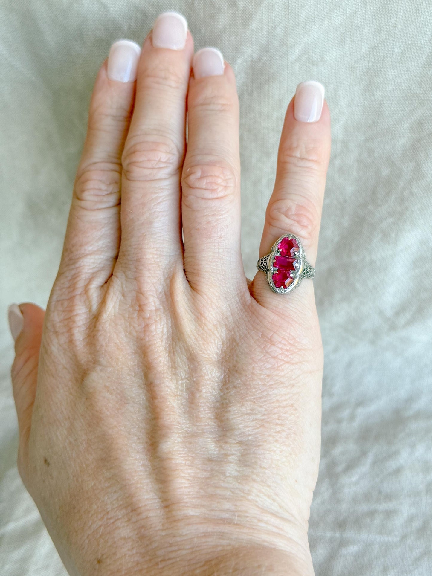 Vintage Ruby Gemstone Filigree Ring in 14k White Gold, Antique Jewelry from the 1920s
