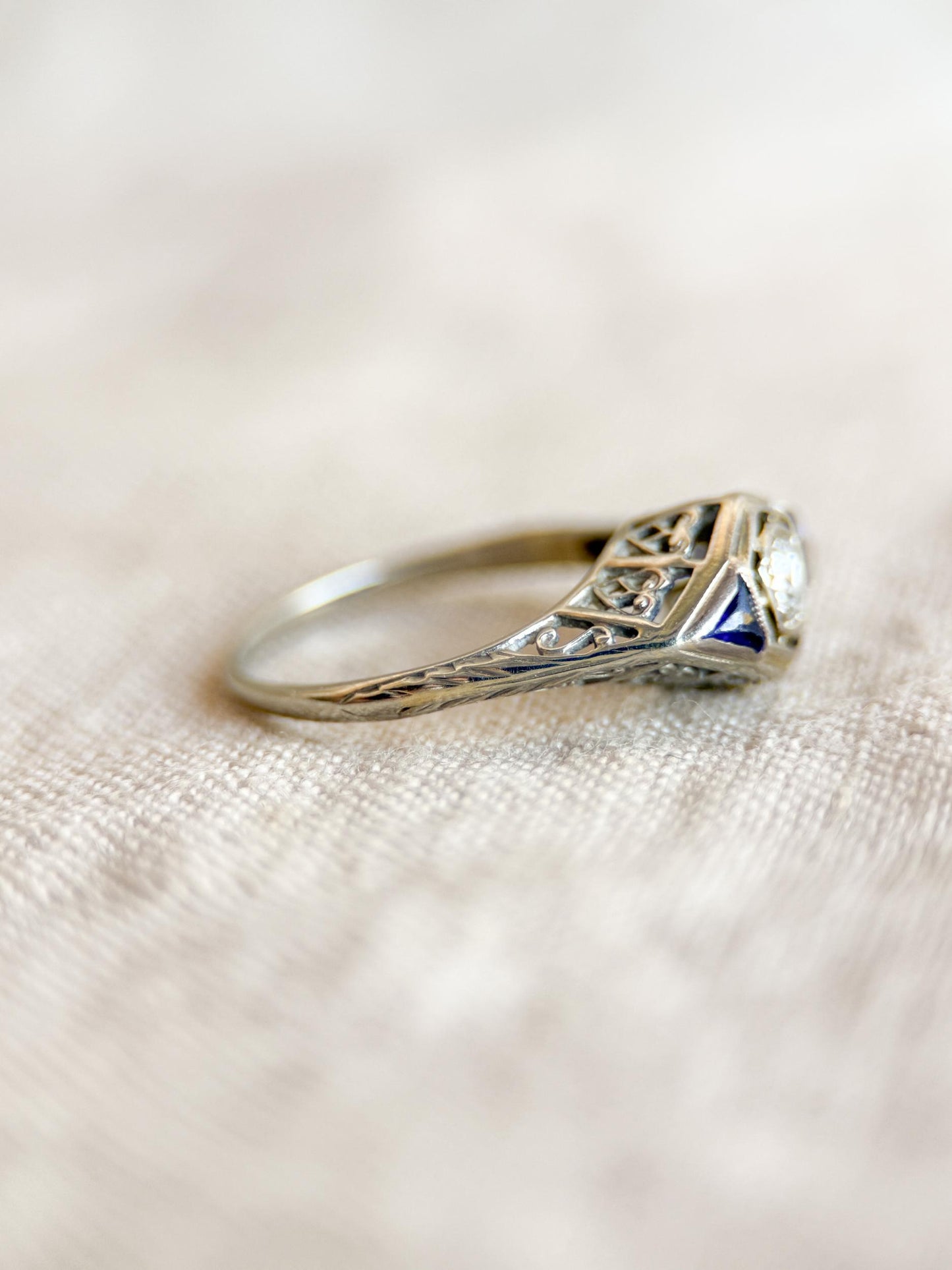 Vintage Art Deco Diamond and Sapphire Engagement Ring in 14k White Gold, Antique Jewelry from the 1920s