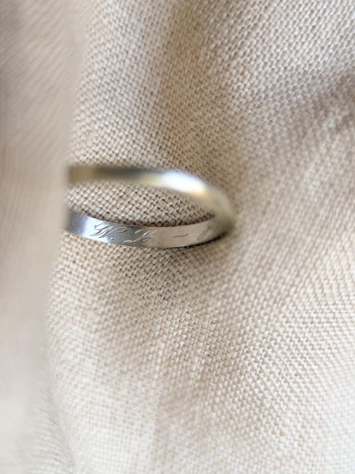 Vintage Classic Wedding Band in 14k White Gold, Retro Jewelry from the 1990s