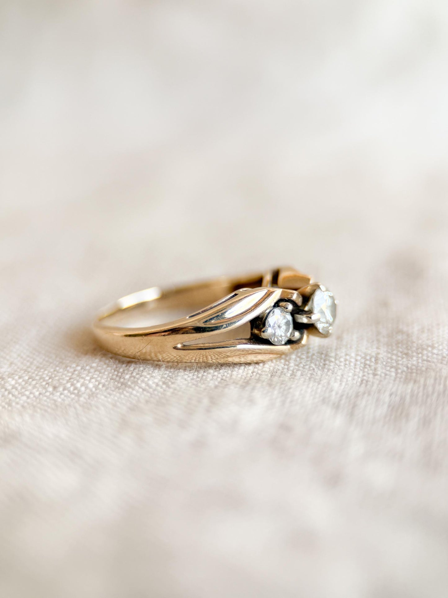 Vintage Diamond Engagement Ring – Three Stone Round Cut, 14k Gold, 1990s