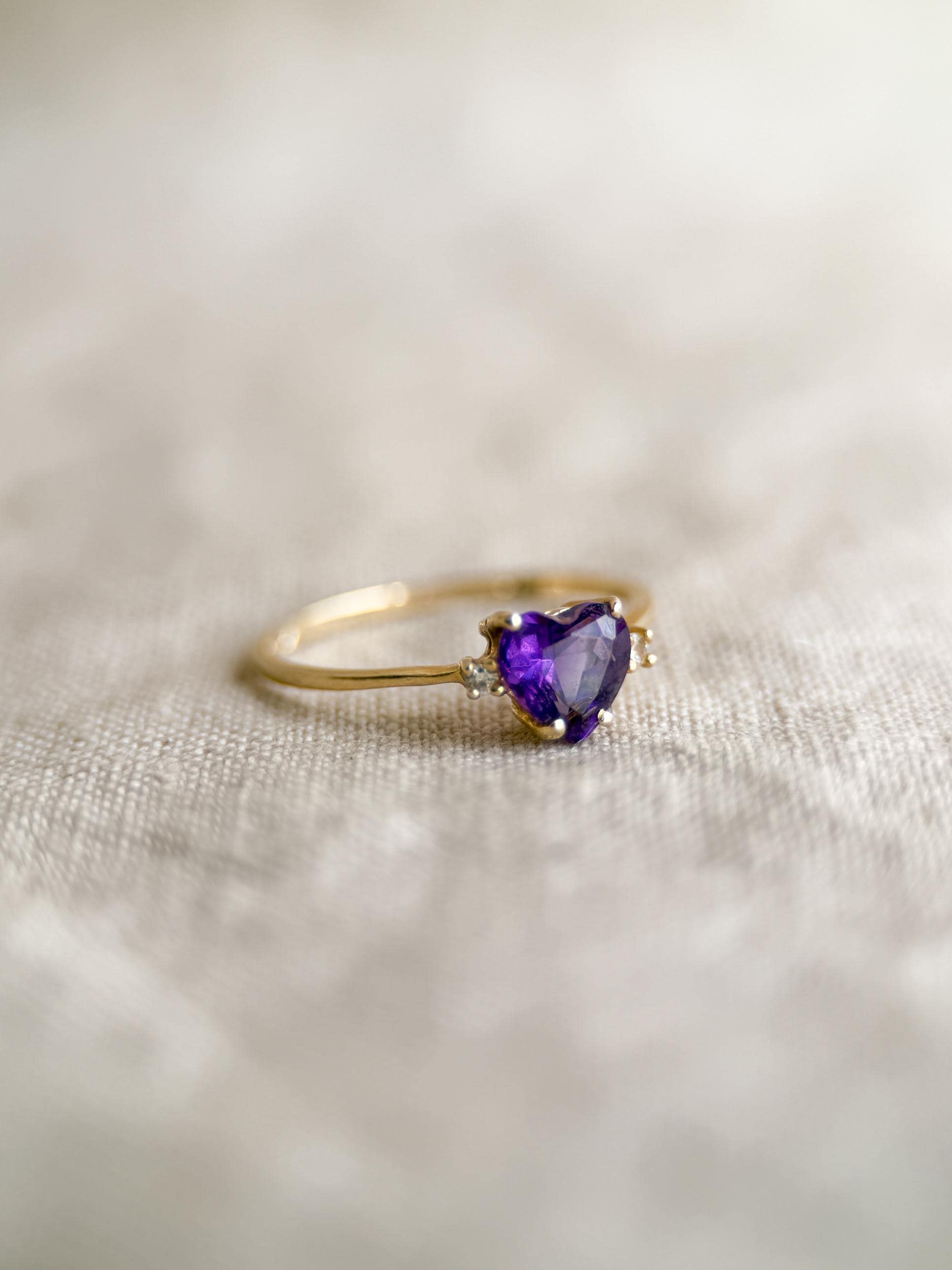 Vintage Purple Amethyst Heart Cut Gemstone Ring in 14k Gold, Retro Jewelry from the 1990s