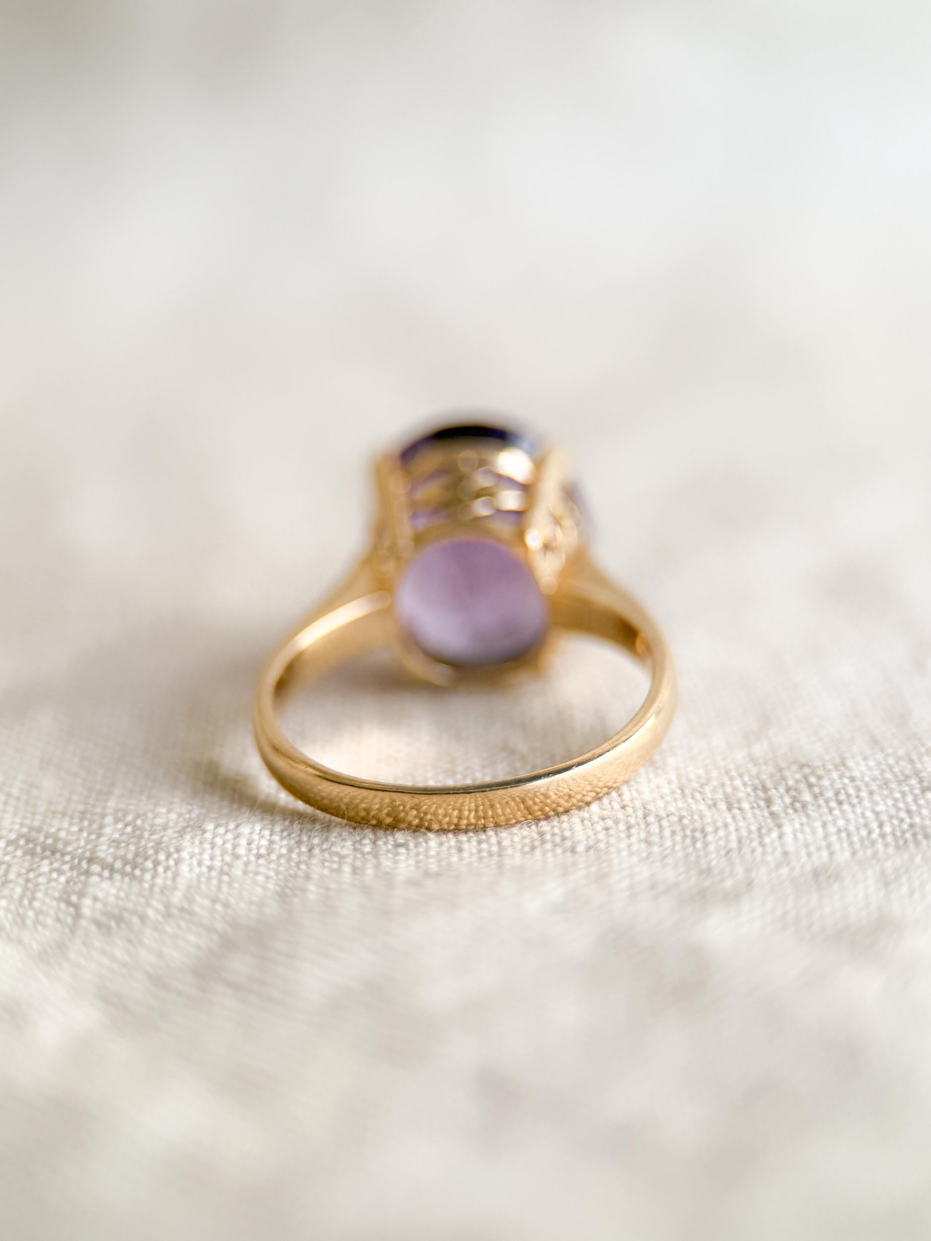 Vintage Oval Purple Amethyst Gemstone Ring – 14k Gold, 1990s