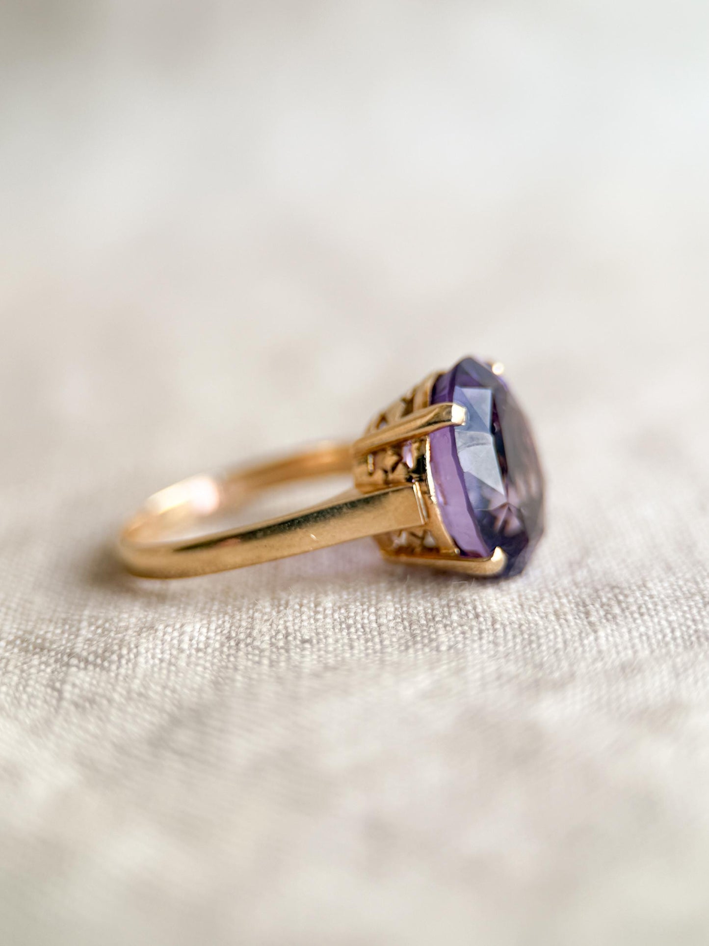 Vintage Oval Purple Amethyst Gemstone Ring – 14k Gold, 1990s
