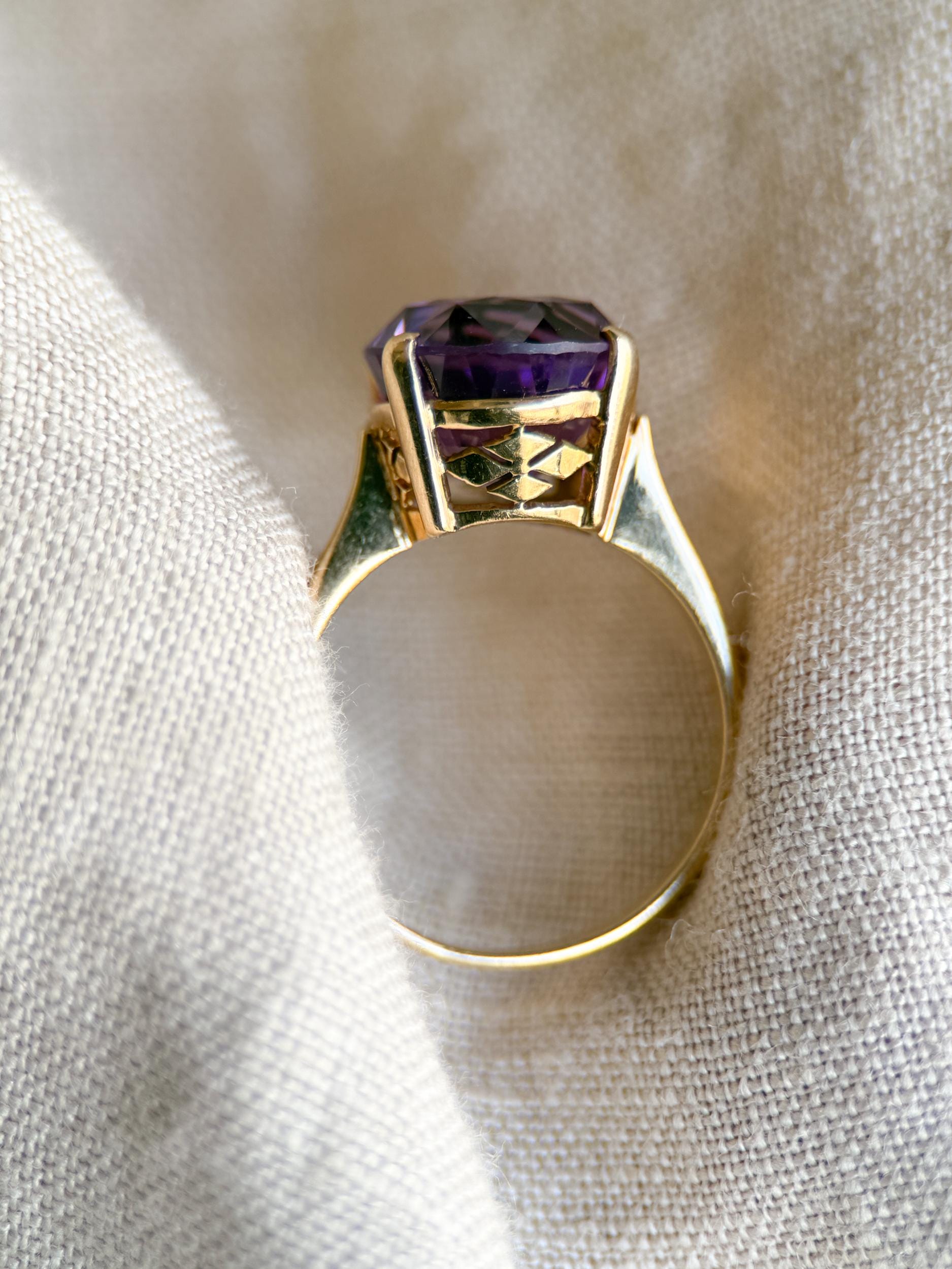 Vintage Oval Purple Amethyst Gemstone Ring – 14k Gold, 1990s