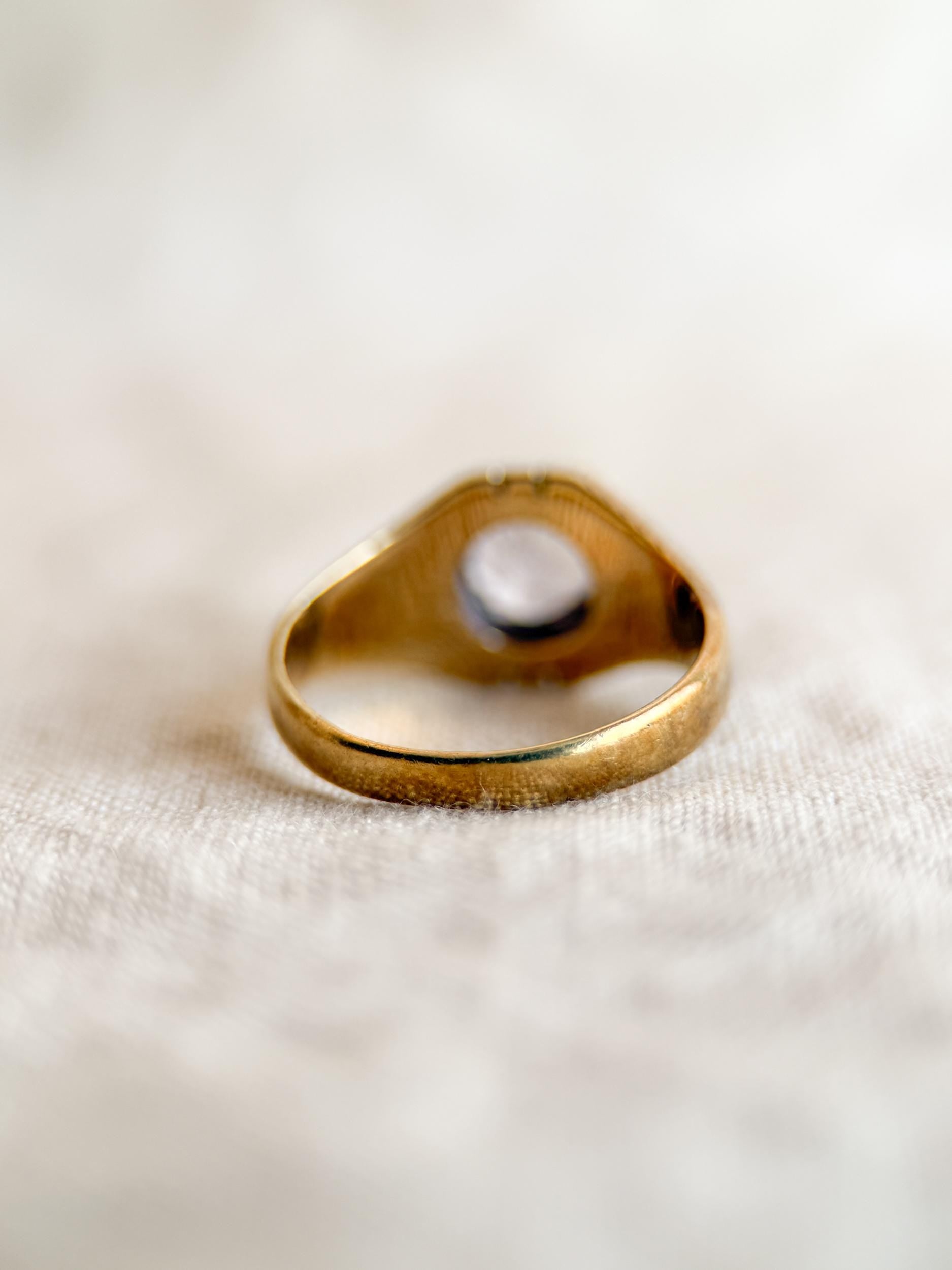 Vintage Purple Amethyst Solitaire Ring in 14k Gold, Antique Jewelry from the 1940s