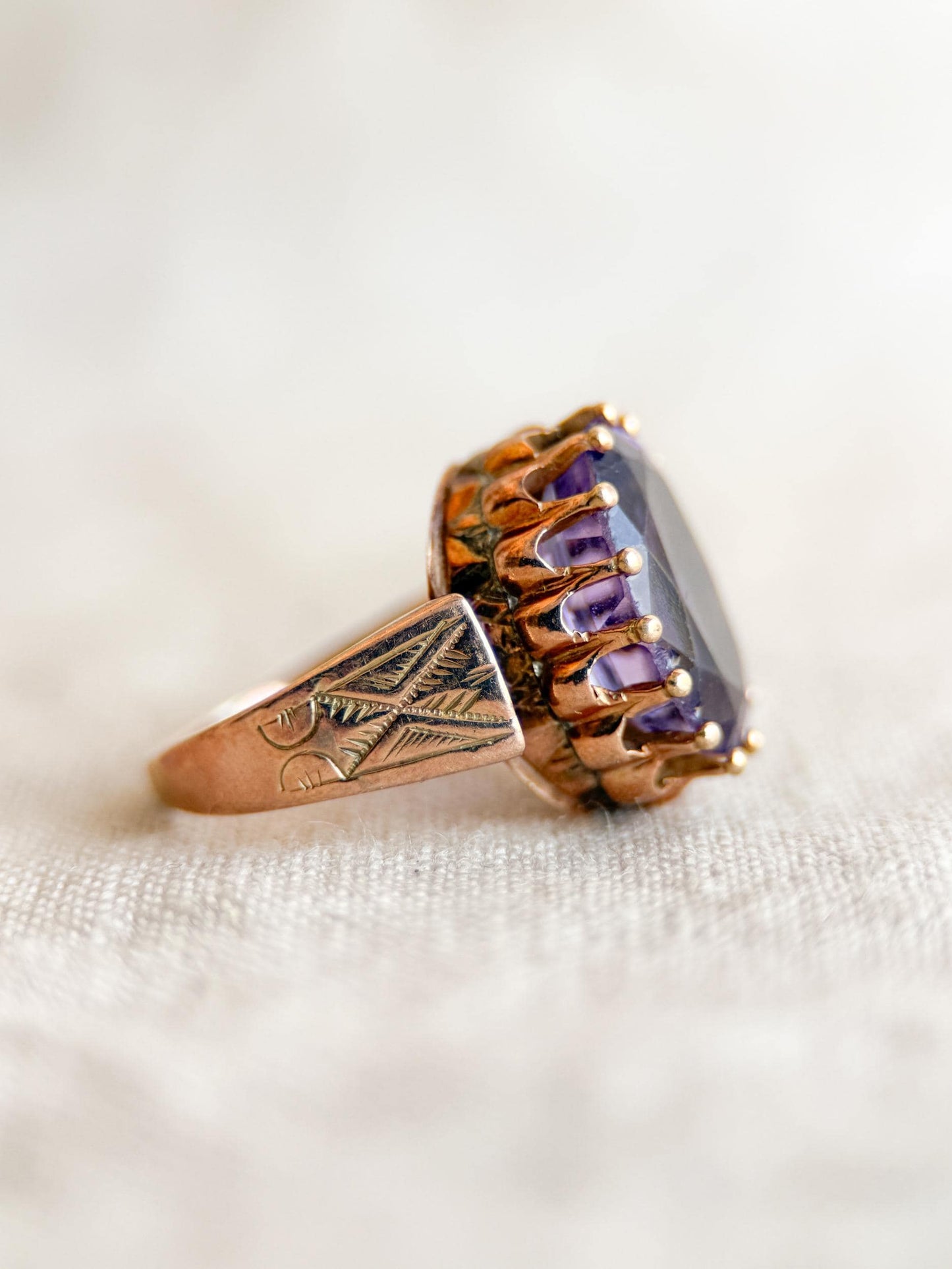 1960s Antique Amethyst Oval Ring - 14k Gold Vintage Statement Jewelry - Retro Purple Gemstone