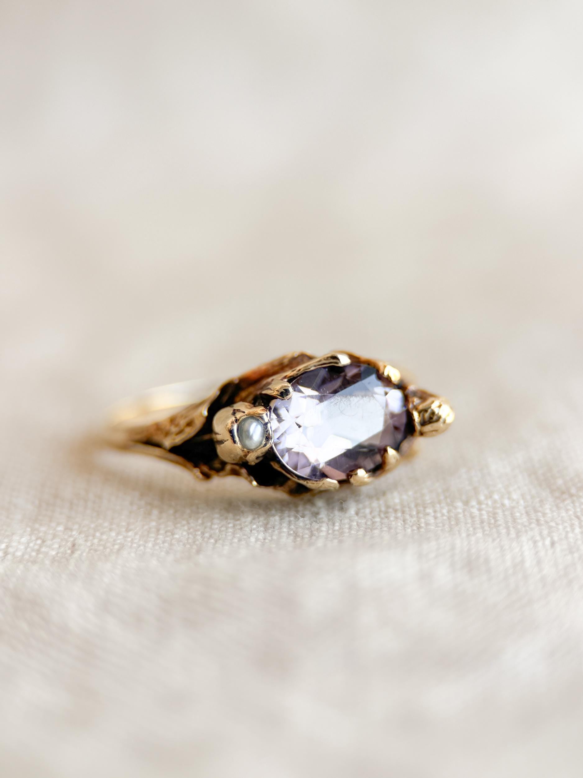 Vintage Purple Amethyst Pearl Sculptural Figure Gemstone Ring in 14k Gold, Antique Jewelry from the 1970s