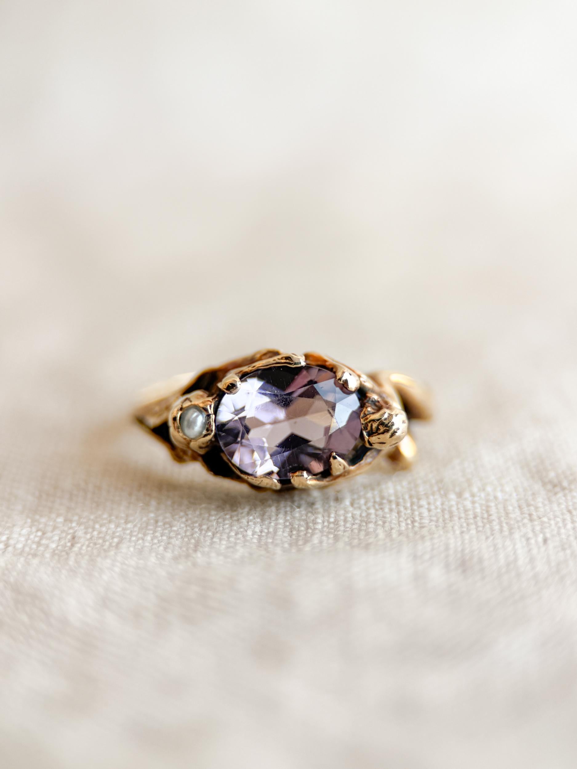 Vintage Purple Amethyst Pearl Sculptural Figure Gemstone Ring in 14k Gold, Antique Jewelry from the 1970s