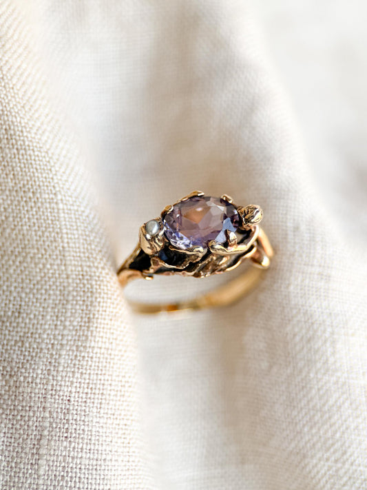 Vintage Purple Amethyst Pearl Sculptural Figure Gemstone Ring in 14k Gold, Antique Jewelry from the 1970s