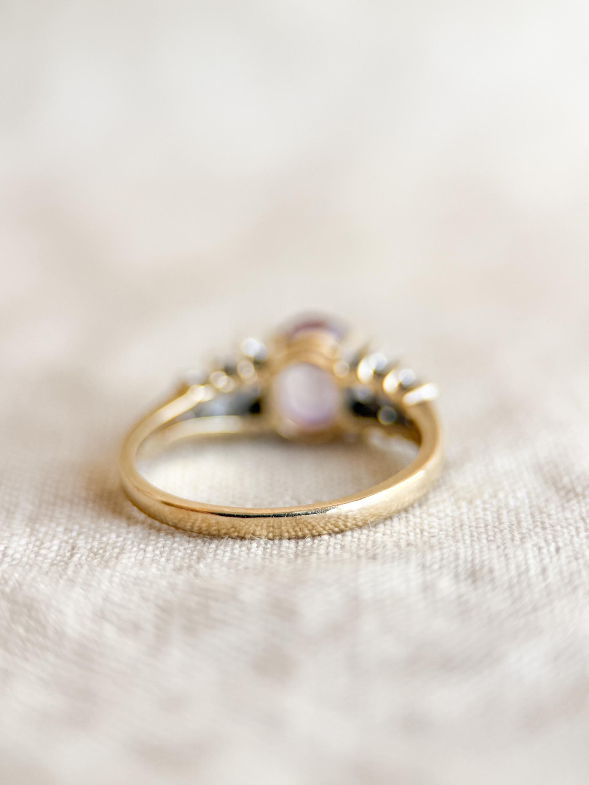 Vintage 1990s Oval Amethyst Ring - 14k Gold Statement Piece, Retro Floral Cocktail Jewelry
