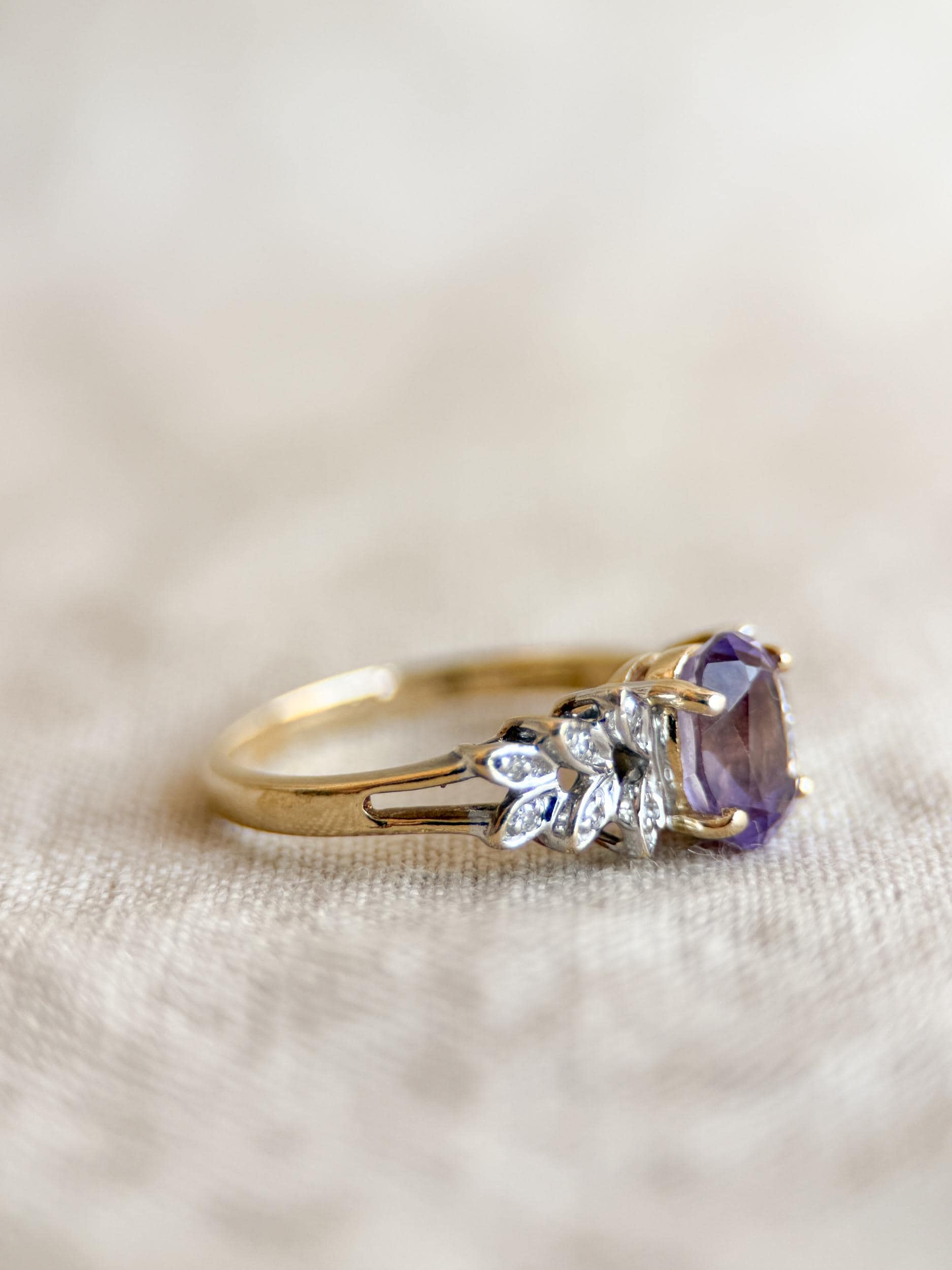 Vintage 1990s Oval Amethyst Ring - 14k Gold Statement Piece, Retro Floral Cocktail Jewelry