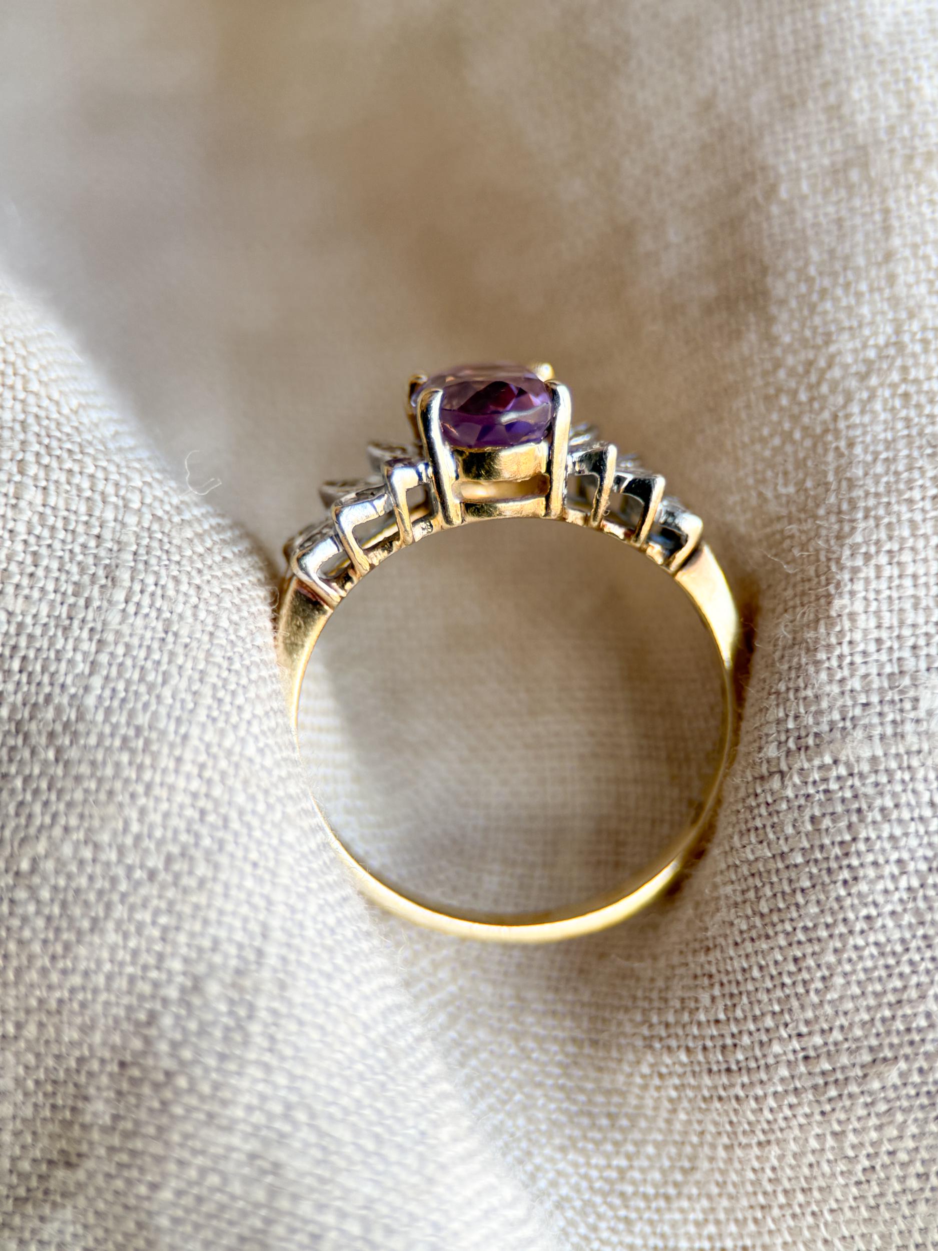 Vintage 1990s Oval Amethyst Ring - 14k Gold Statement Piece, Retro Floral Cocktail Jewelry