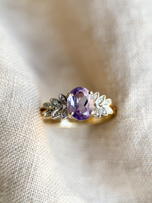 Vintage 1990s Oval Amethyst Ring - 14k Gold Statement Piece, Retro Floral Cocktail Jewelry