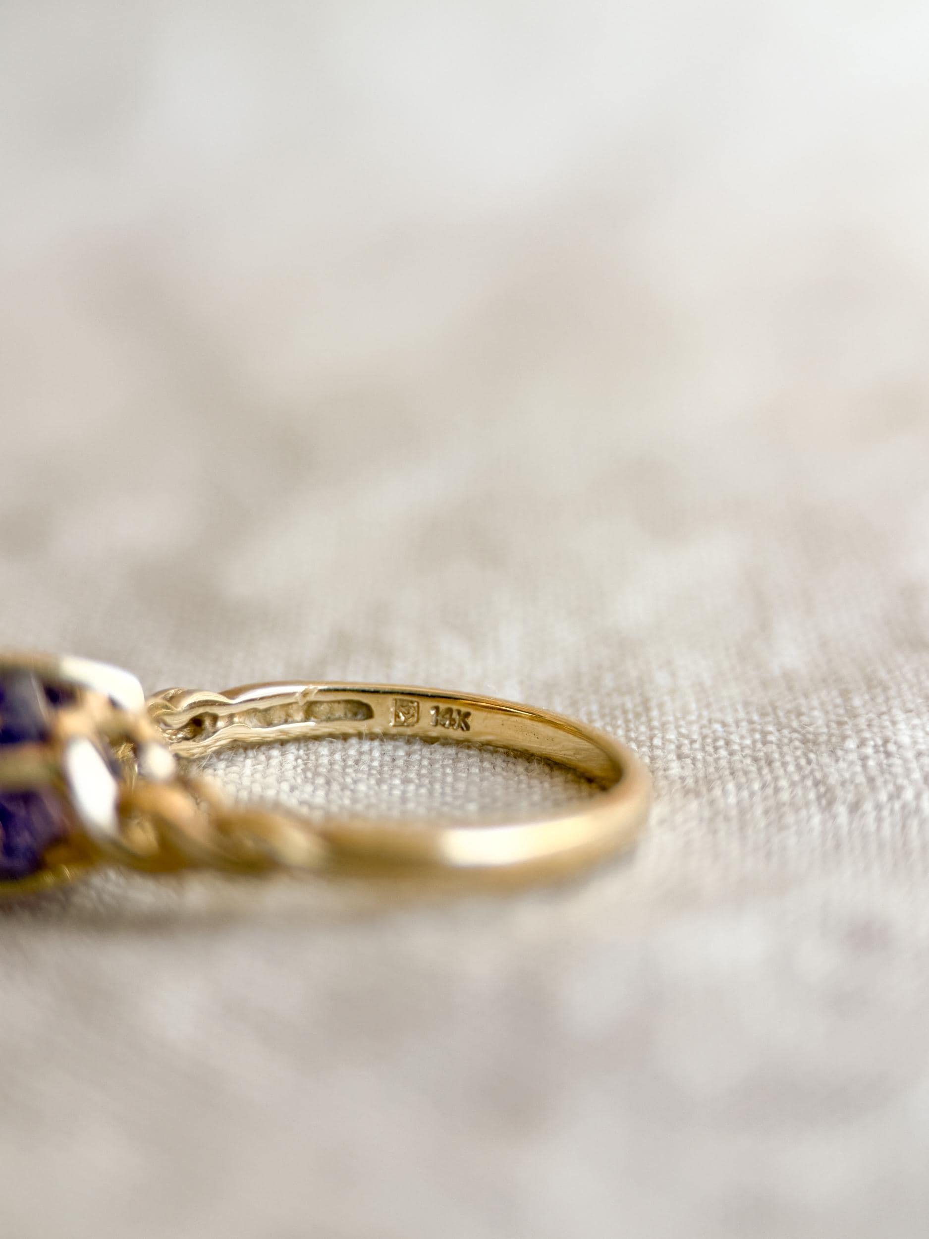 Vintage 1990s Floral Cut Amethyst Ring - 14k Gold Statement Piece, Retro Style Cocktail Jewelry