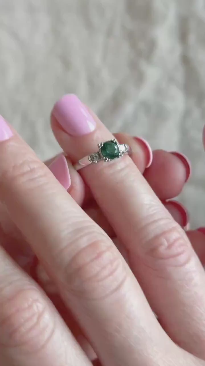 Vintage Emerald Gemstone Ring in Platinum