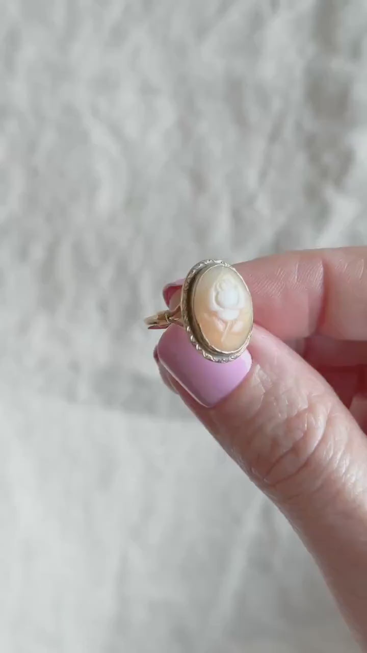 Vintage Cameo Gemstone Ring in 14k Gold