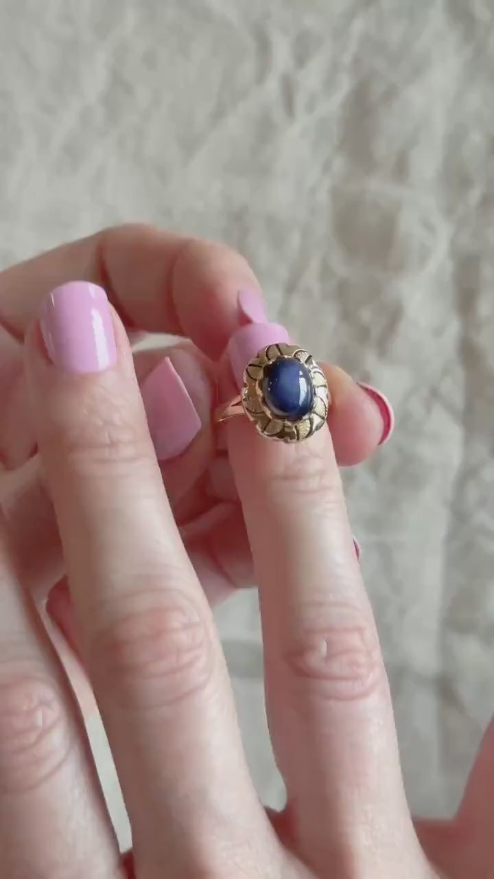 Vintage Star Sapphire Gemstone Ring in 14k Gold