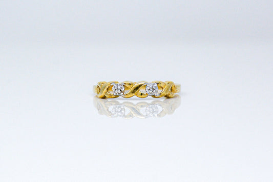 Vintage XOXO Diamond Wedding Band in 10k Gold, Retro Jewelry from the 1990s - Timeless, Sustainable, @JewelryOnRepeat