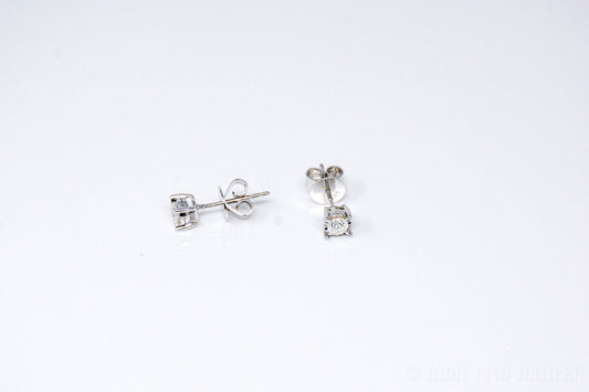 Vintage Diamond Stud Earrings in 14k White Gold, Vintage Jewelry from the 1990s - Timeless, Sustainable, @JewelryOnRepeat