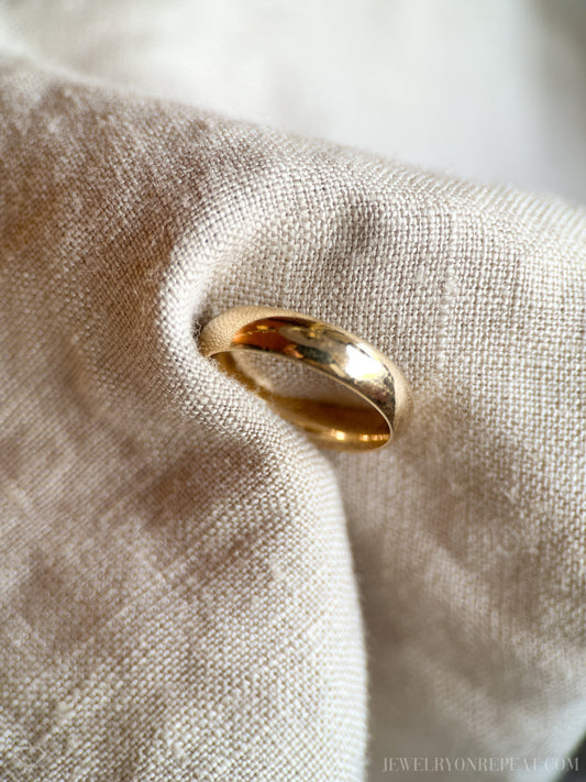 Vintage Simple Gold Wedding Band in 14k Gold, Retro Jewelry from the 1990s - Timeless, Sustainable, @JewelryOnRepeat