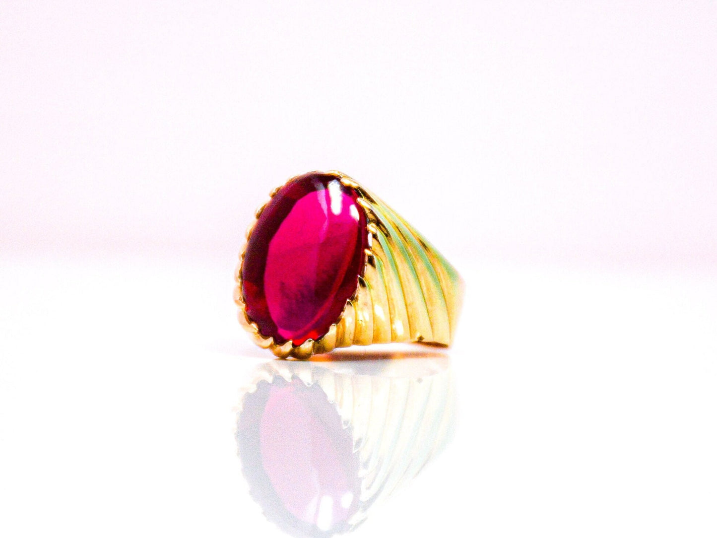 Vintage Ruby Cabochon Gemstone Ring in 18k Gold