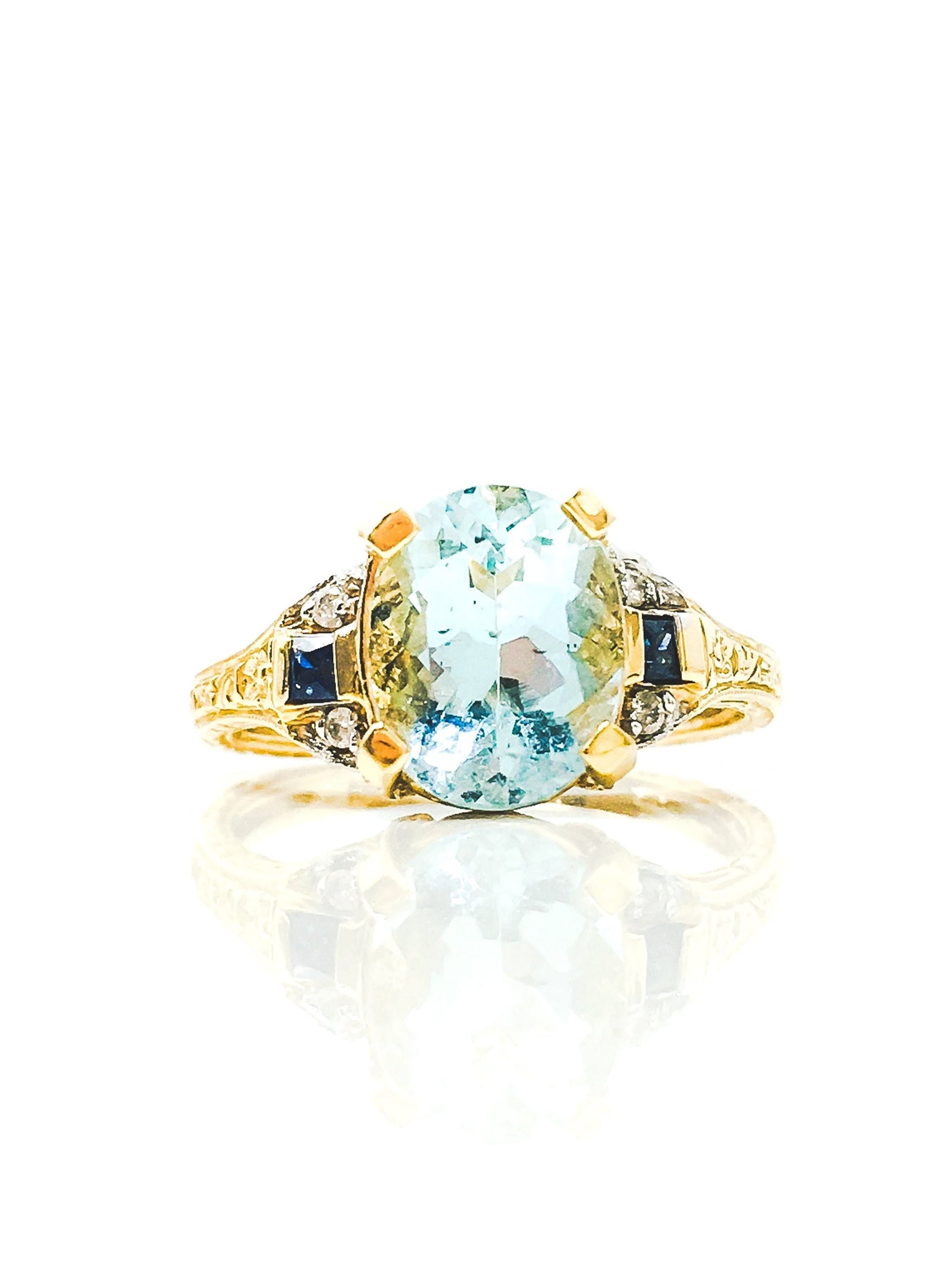 Vintage Aquamarine Gemstone Ring in 14k Gold