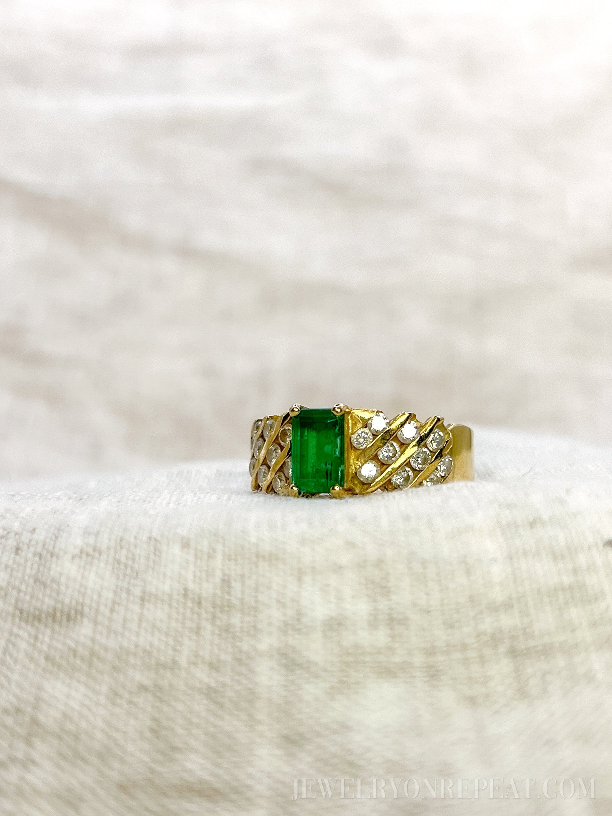 Vintage Emerald and Diamond Ring in 18k Gold