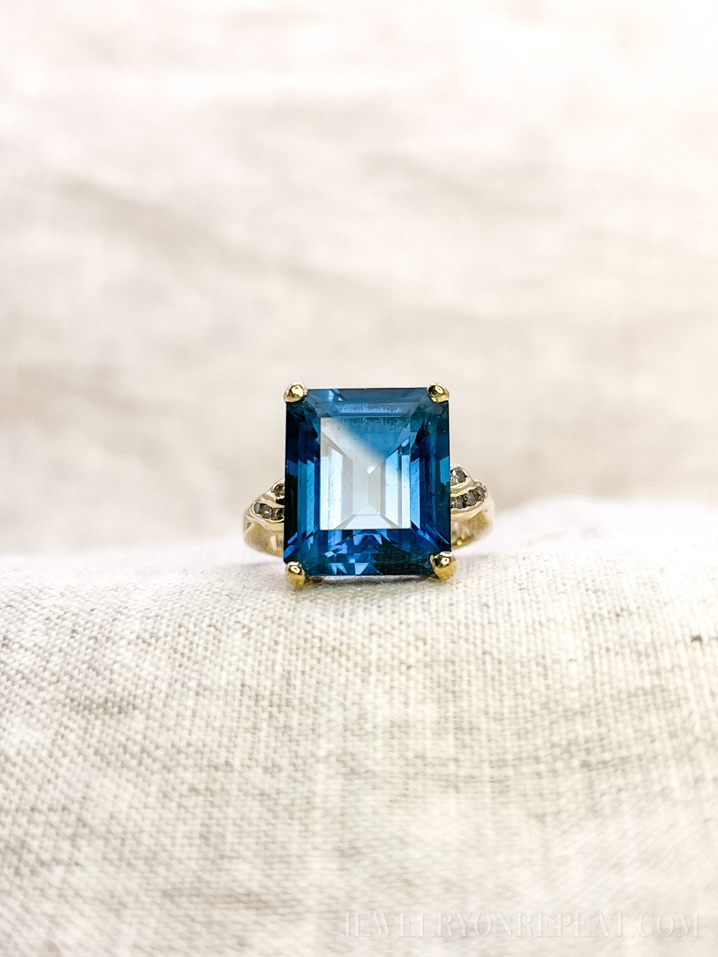 Vintage 1980s Blue Topaz Gemstone Ring in 14k Gold