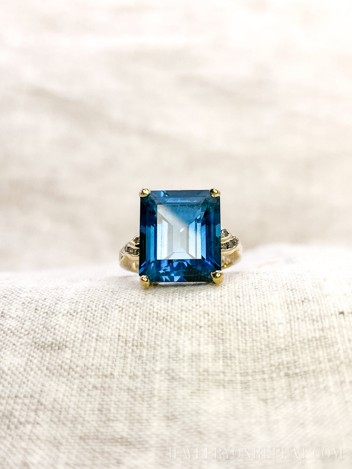 Vintage 1980s Blue Topaz Gemstone Ring in 14k Gold