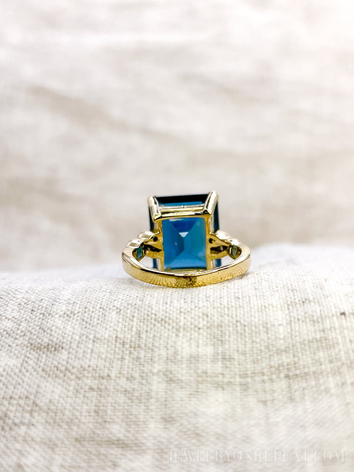 Vintage 1980s Blue Topaz Gemstone Ring in 14k Gold