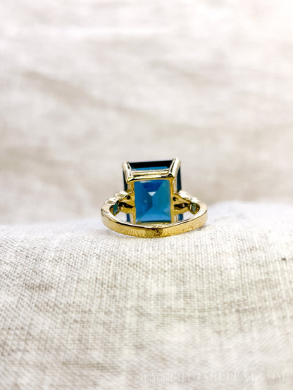 Vintage 1980s Blue Topaz Gemstone Ring in 14k Gold