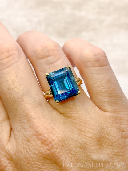 Vintage 1980s Blue Topaz Gemstone Ring in 14k Gold
