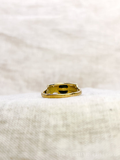 Vintage 1990s Black Pearl Filigree Ring in 14k Gold