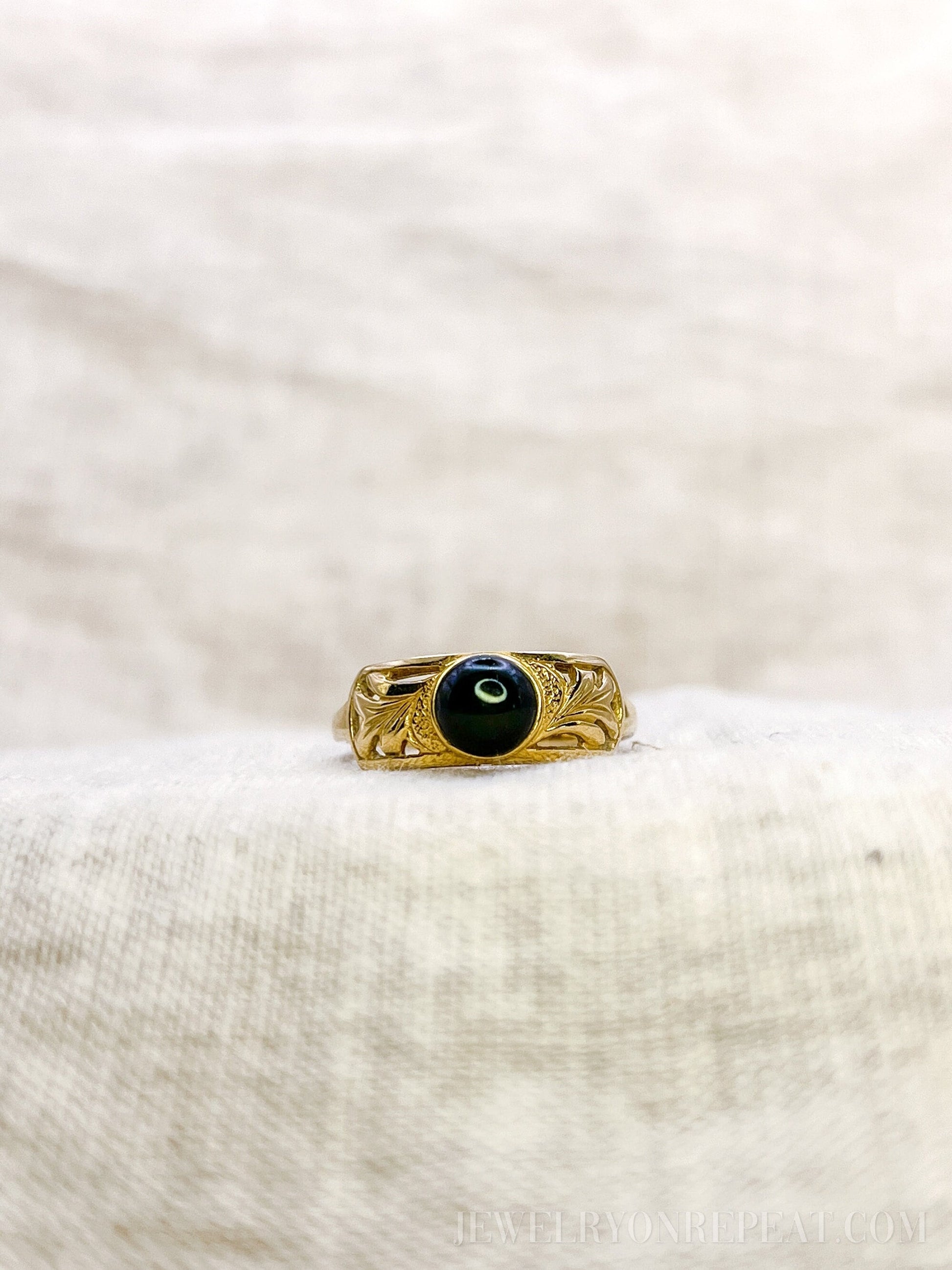 Vintage 1990s Black Pearl Filigree Ring in 14k Gold