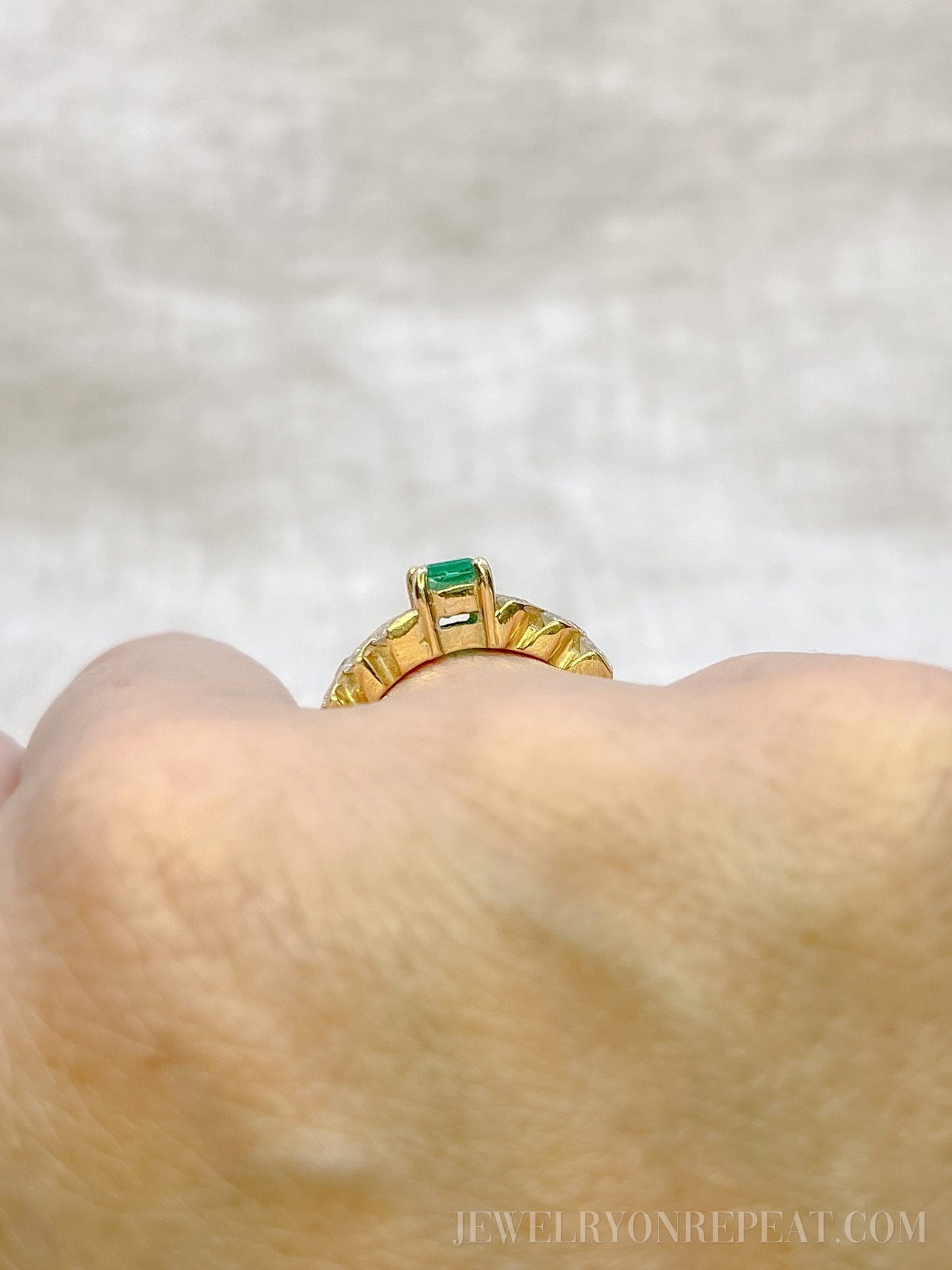 Vintage Emerald and Diamond Ring in 18k Gold