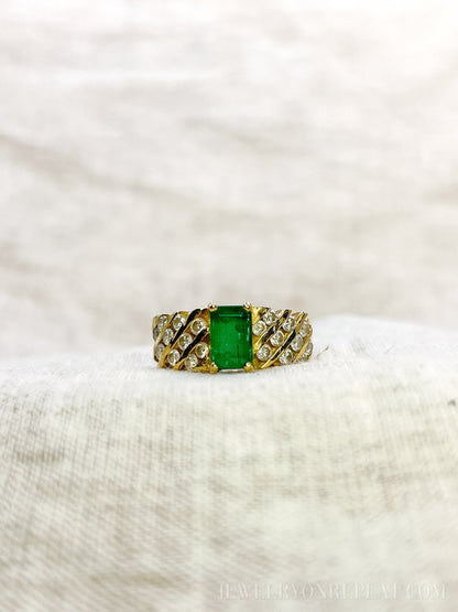 Vintage 1970s Emerald & Diamond Ring in 18k Gold