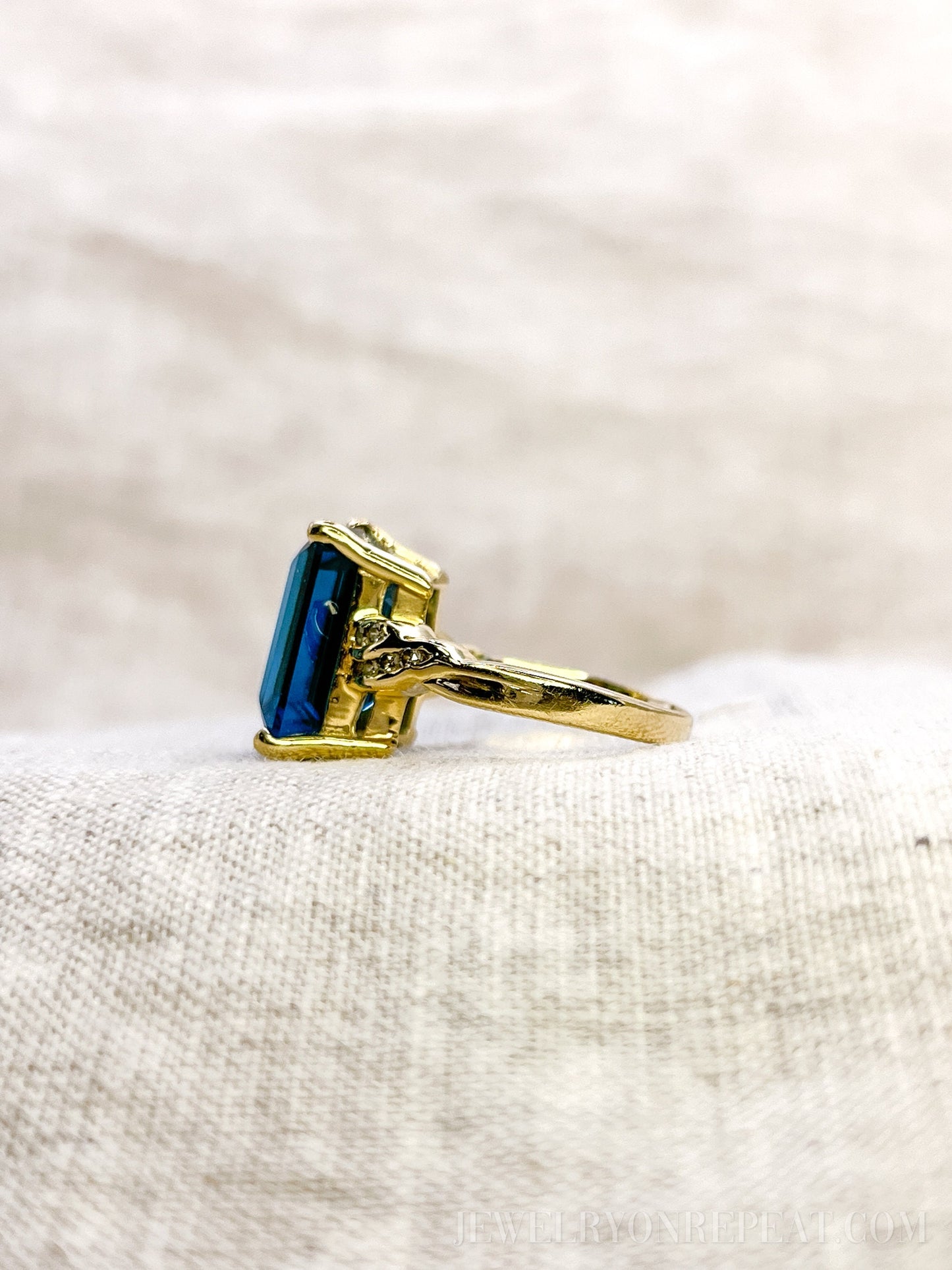 Vintage 1980s Blue Topaz Gemstone Ring in 14k Gold