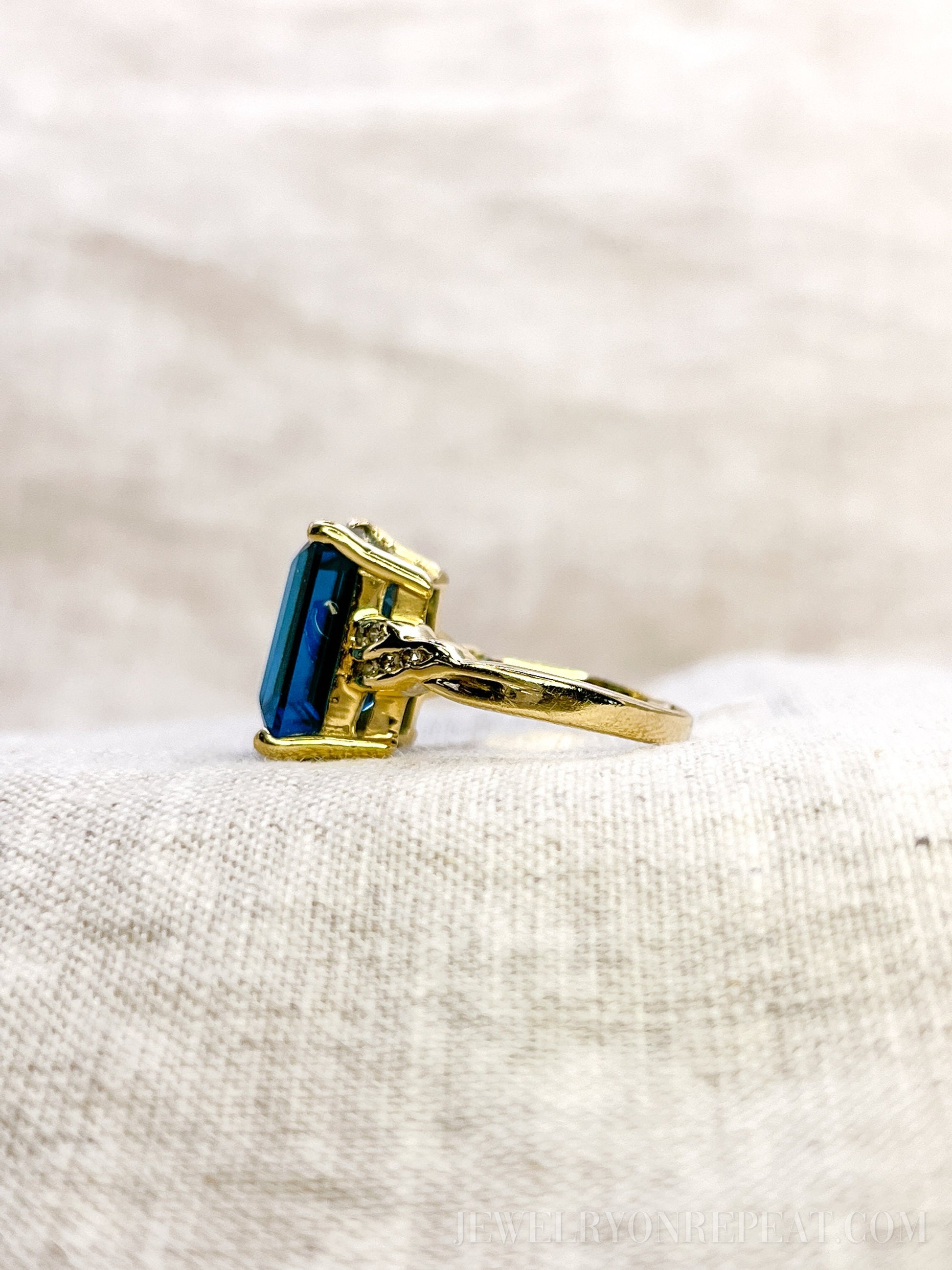 Vintage 1980s Blue Topaz Gemstone Ring in 14k Gold