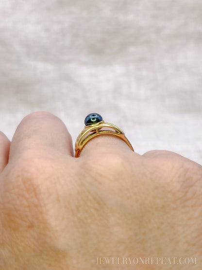 Vintage 1990s Black Pearl Filigree Ring in 14k Gold